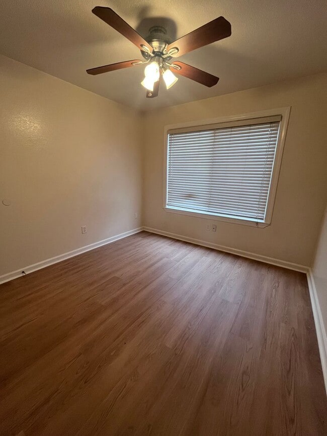 Building Photo - BEAUTIFUL UPDATED DUPLEX IN CITRUS HEIGHTS!!