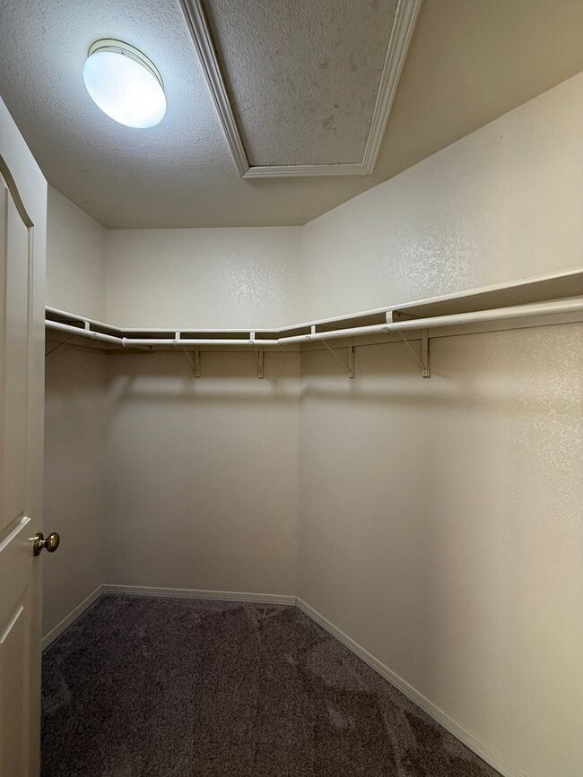 Building Photo - Single Story Home Located in The Gated Community of Hidden Pines