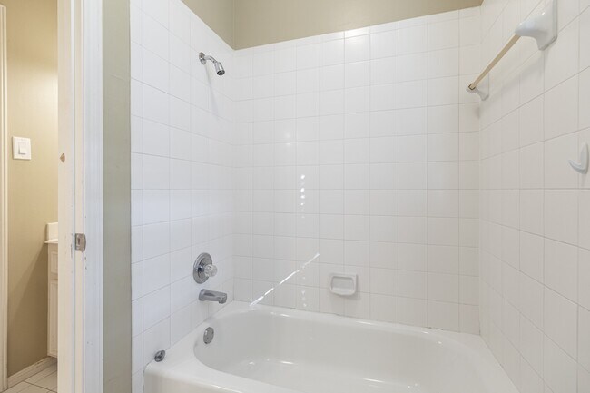 Building Photo - 4418 Jane St