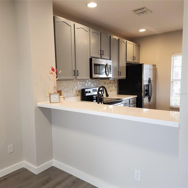 Building Photo - 10672 Savannah Wood Ct