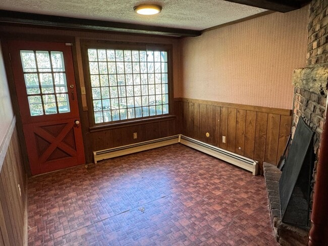 Building Photo - 3 Bedroom, 2.5 Bathroom Home in Cedar Crest