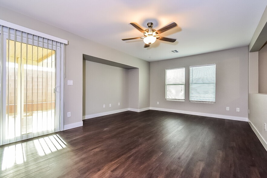 Building Photo - 3609 N Porch Swings Way