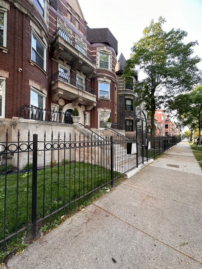 Primary Photo - 4518 S King Dr
