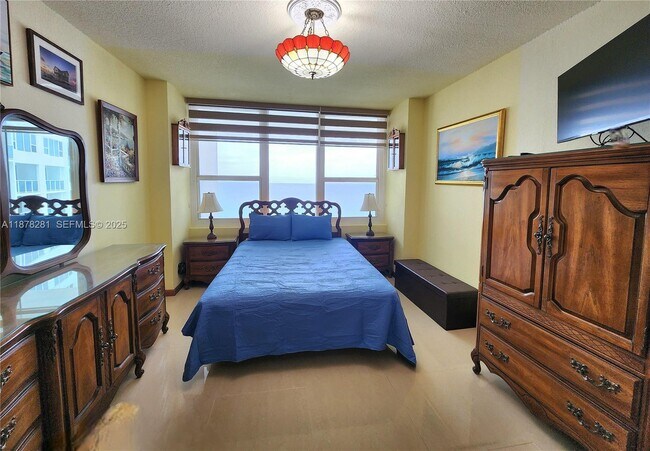 Building Photo - 3505 S Ocean Dr