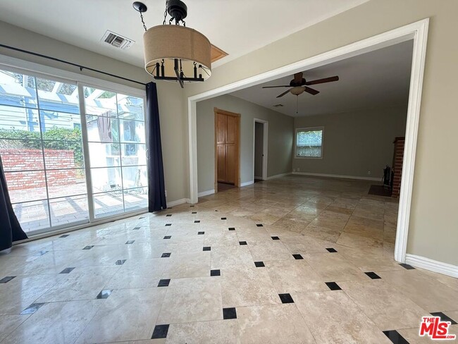 Building Photo - 14409 Hatteras St