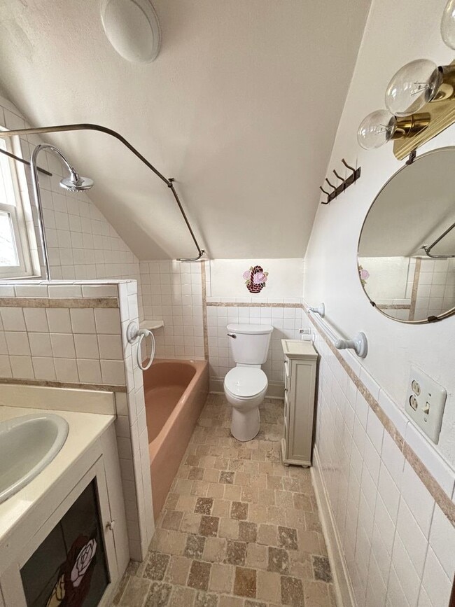 Building Photo - Get 4 Lagoon Passes & 2 Weeks Rent Free wi...