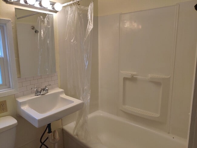 Building Photo - One Bedroom Home in Midtown CDA