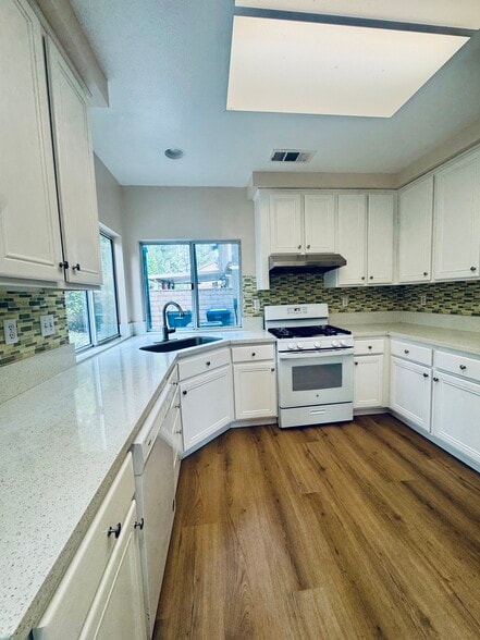 Kitchen - 2834 Rolling Meadow Dr