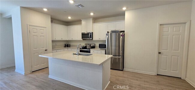 Building Photo - 4688 Florence Dr