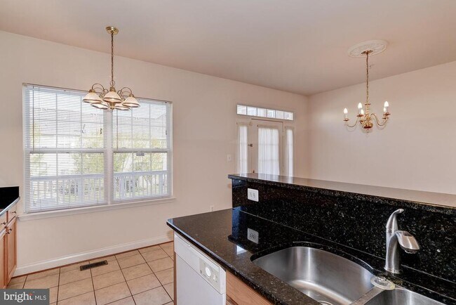 Building Photo - 207 Garden View Way