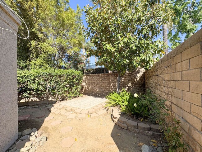 Building Photo - 3 Bedroom Rancho Cucamonga Condo