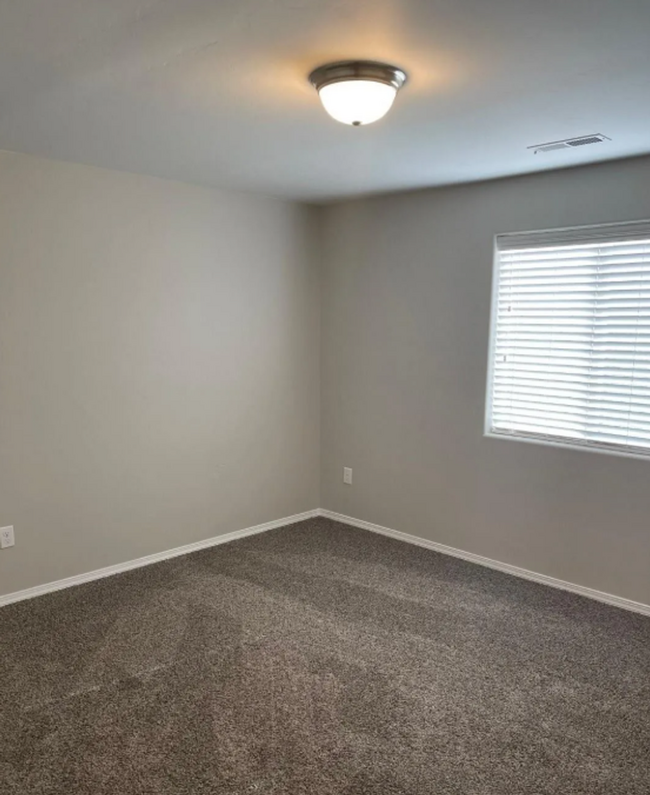 Building Photo - Updated Home In Nampa!