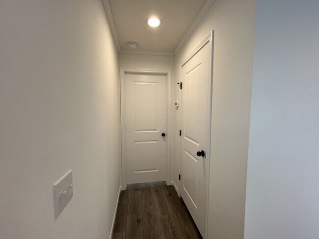 Building Photo - 9 Swan Ln