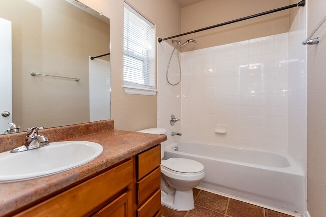 Building Photo - Beautiful Ranch-Style Condo with Attached Garage!!