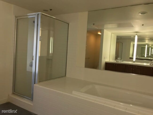 Building Photo - 2 br, 2 bath Townhome - 145 E City Place Dr