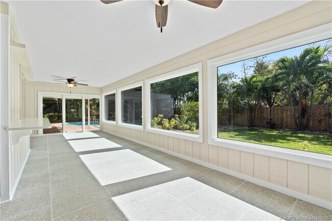 Building Photo - 7 Riverview Dr