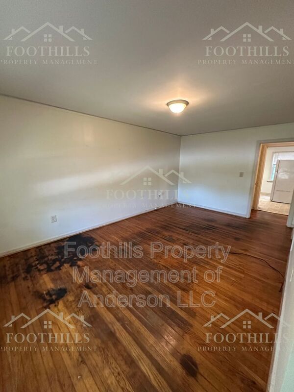 Building Photo - 2215 Bellview Rd