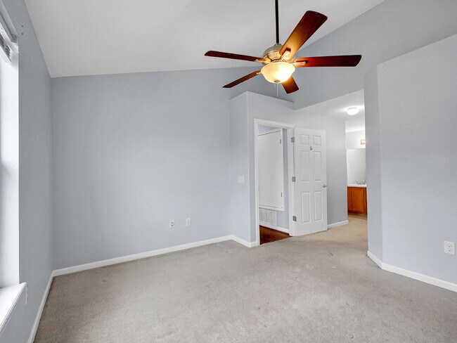 Building Photo - $1,750.00, Gorgeous 2-bed, 2-bath condo located in Aurora.