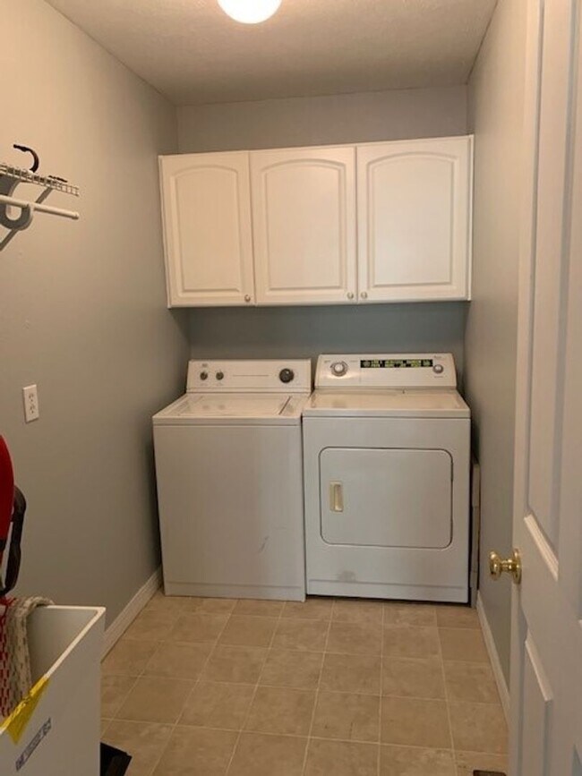 Building Photo - Furnished 4 Bedroom 3 Bath House in Kimberling City, MO with 2 car garage-Seasonal Lake View