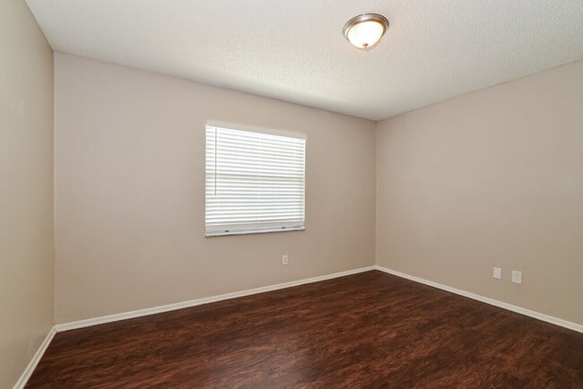 Building Photo - 409 Riverwoods Cir