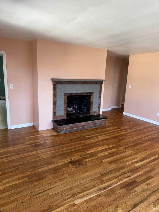 Building Photo - 71 Virgil St