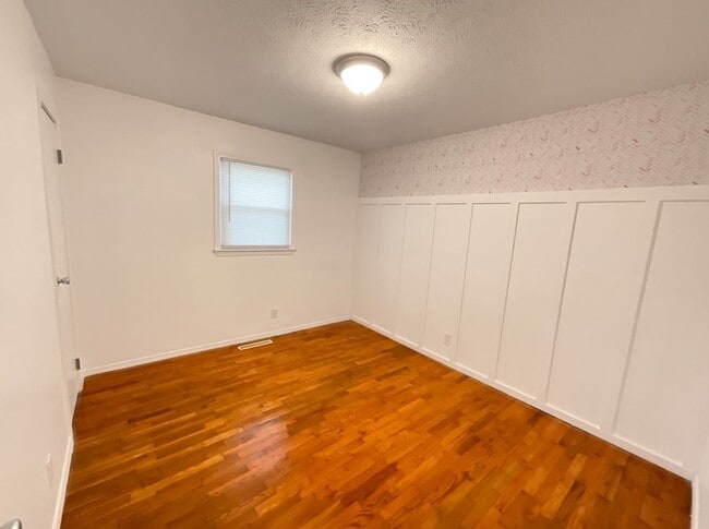 Building Photo - LEASING
