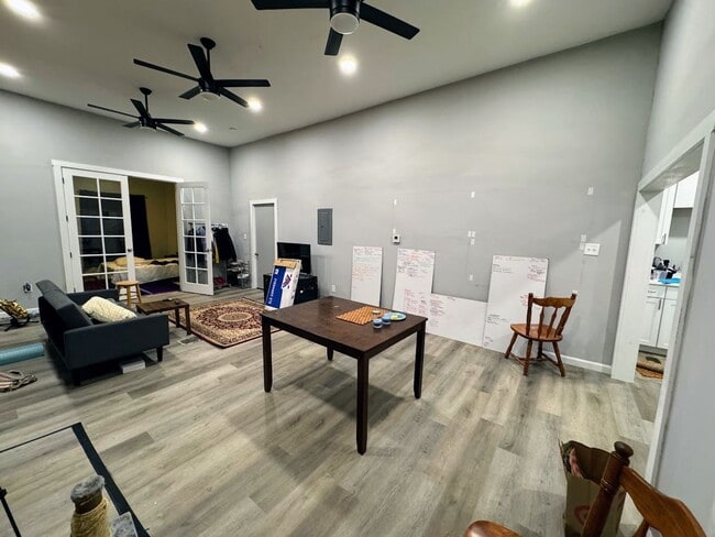 Building Photo - 3227 Dawson St