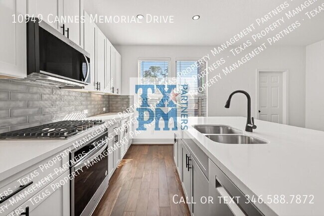 Building Photo - 10949 Cannes Memorial Dr