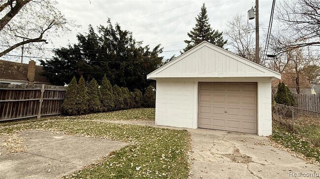 Building Photo - 805 E Milton Ave