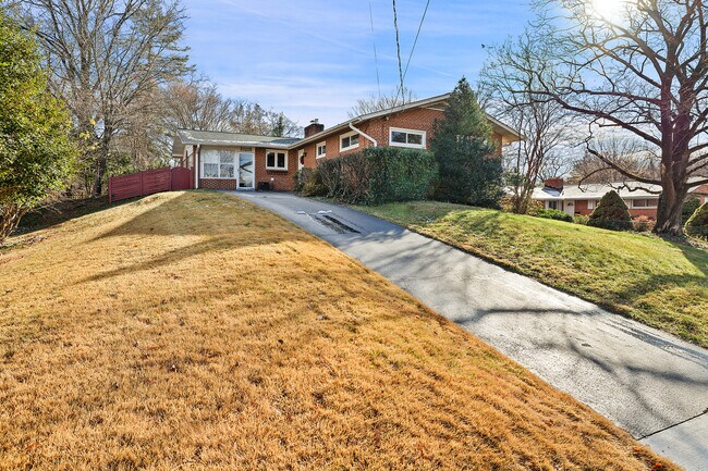 Building Photo - 10119 Farmington Dr