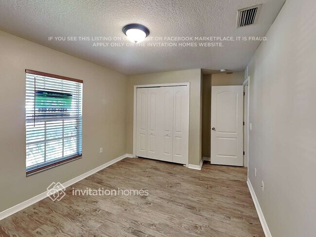 Building Photo - 1141 Creekview Ct