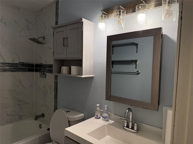 Building Photo - 3122 Trail Lake Dr