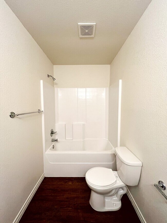 Building Photo - 1515 Justin Lp