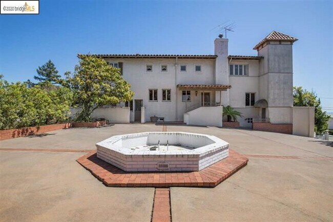 Building Photo - Luxury Upper Piedmont Estate