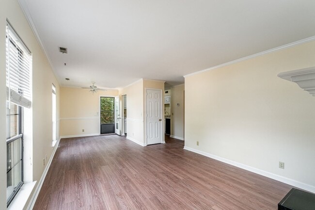 Building Photo - Desirable Brentwood Trace 2 Bedroom Condo ...