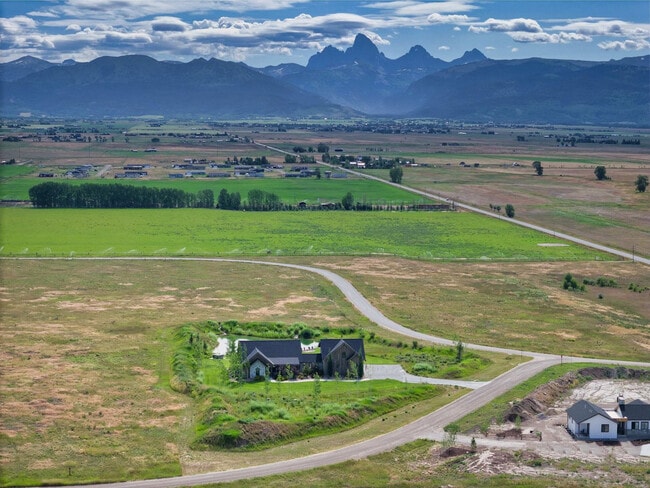 Building Photo - 4742 Heads Up Rd