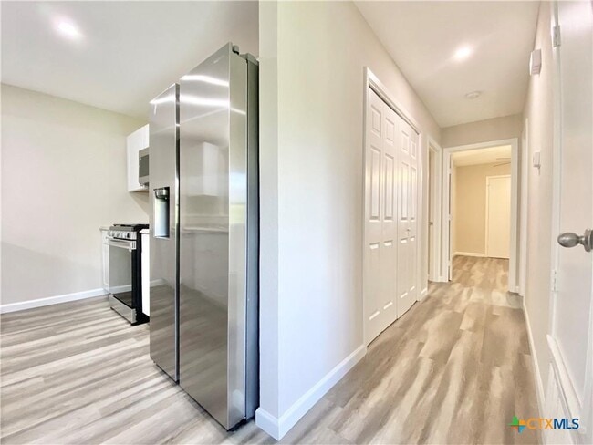 Building Photo - 2110 Blue Meadow Dr