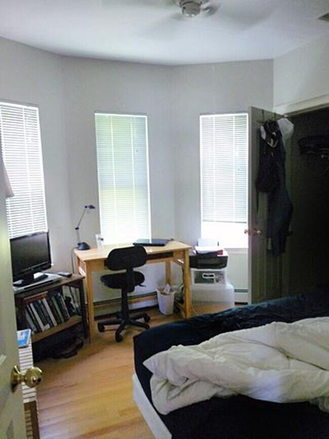Building Photo - Allston 3 Bed w/ 2 Parking + Enclosed Porch – No Fee