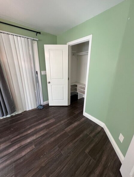 Building Photo - 28823 Kenroy Ave