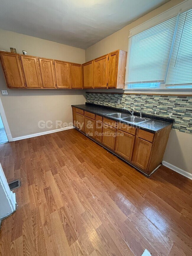 Building Photo - 8637 S Essex Ave