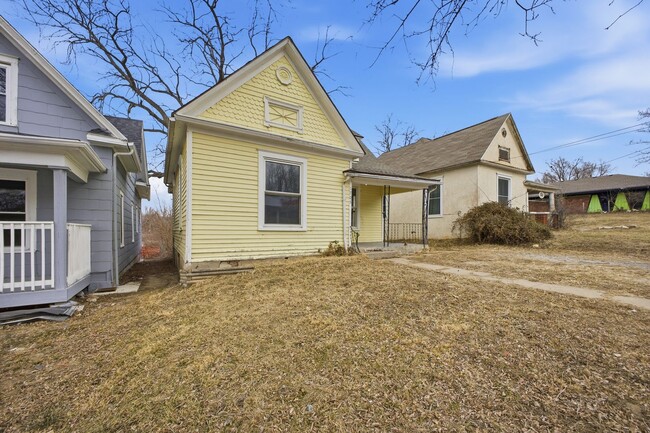 Building Photo - Charming 2-Bedroom, 1-Bath Home with Recent Updates!