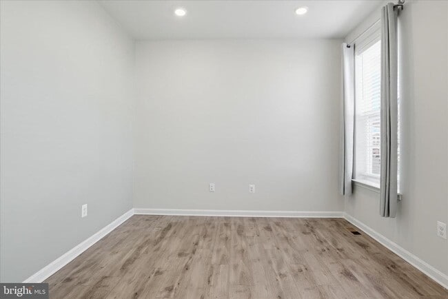 Building Photo - 889 Barksdale Dr