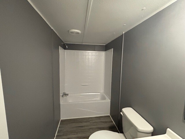 Building Photo - 831 N Pontiac Trail