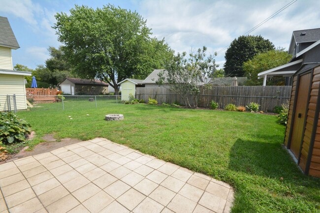 Building Photo - Beautiful 2-story home in Slatterly Park neighborhood!