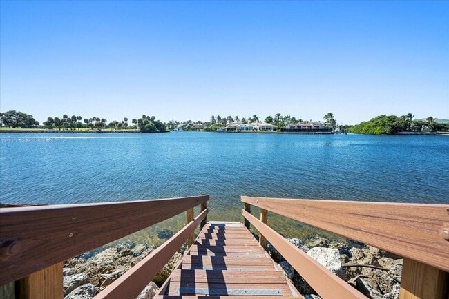 Building Photo - 364 Golfview Rd