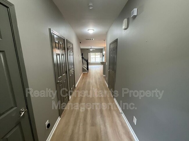 Building Photo - 27 Cherine Way