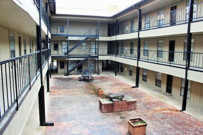 Building Photo - 2401 Leon St