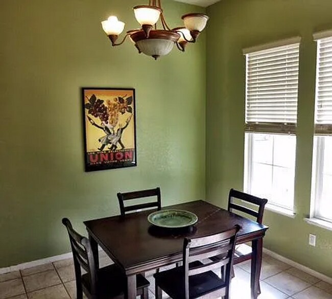 Building Photo - Your Next Home in One of Roseville’s Most Desired Neighborhoods!