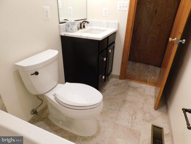 Building Photo - 13886 Berlin Turnpike