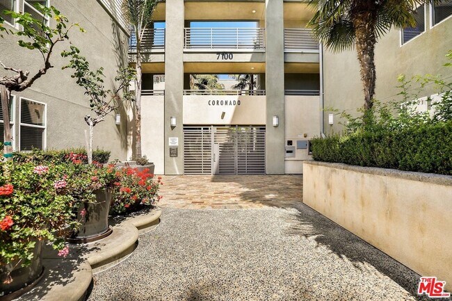 Building Photo - 7100 Playa Vista Dr